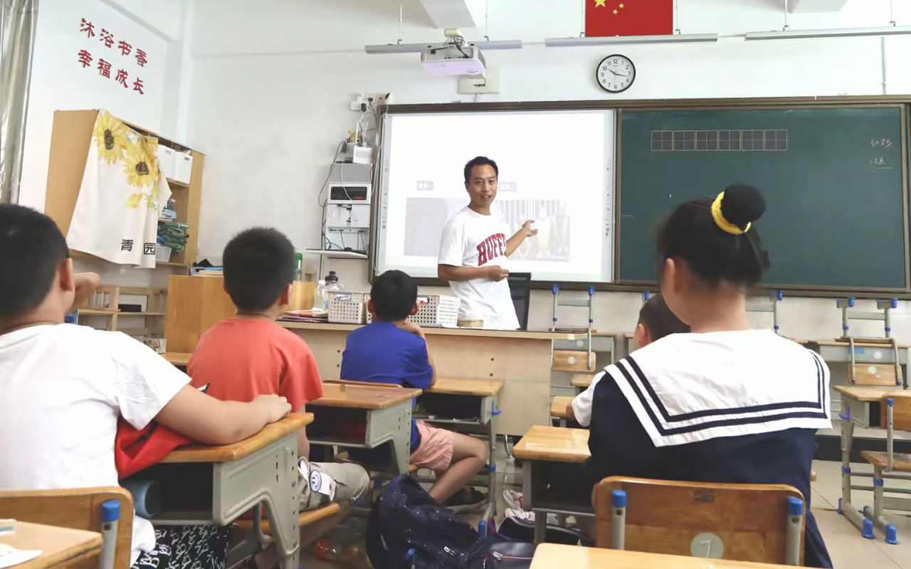 阿鲁科尔沁旗钟公庙中心小学